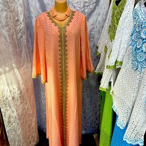 Orange black color  blue  yellow color we have 4 colors XL. XXL